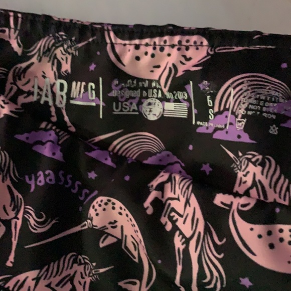 IAB mfg Capri narwhal and unicorn gym leggings small 6 S yass - Picture 3 of 5